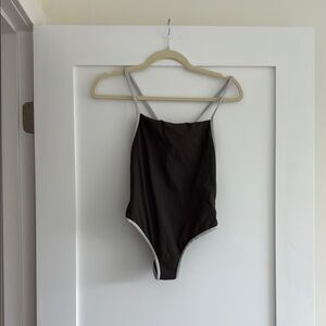 Acacia reversible suit